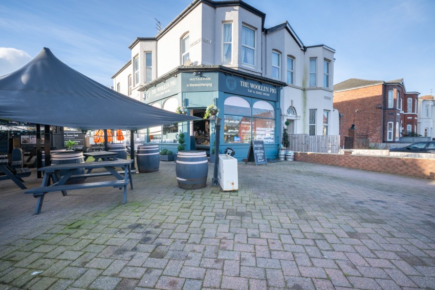 Images for Woollen Pig, Duke Street / Cemetery Road, Birkdale, PR8