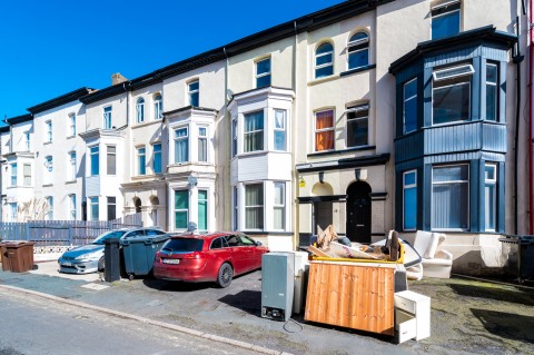 View Full Details for 18 Bank Square, Southport, Merseyside, PR9